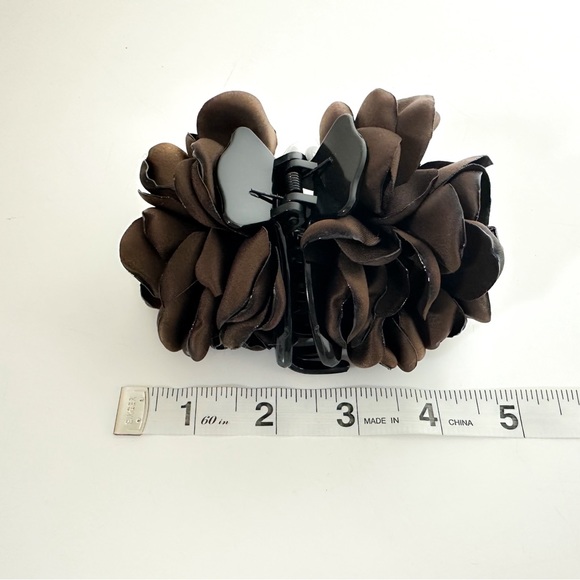 Pretty Boho Rosette Flower Hair Clip in Brown - Picture 3 of 7